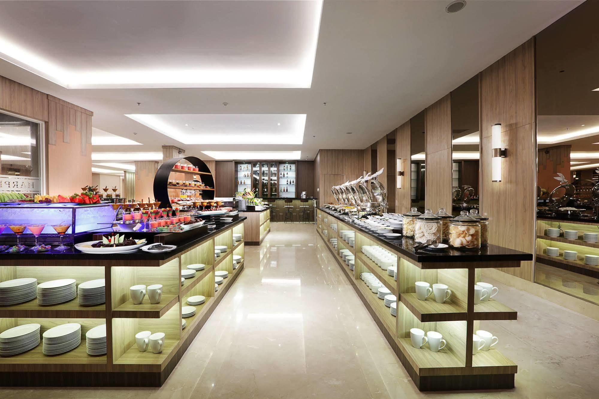 Harper Perintis By Aston Otel Makassar Dış mekan fotoğraf