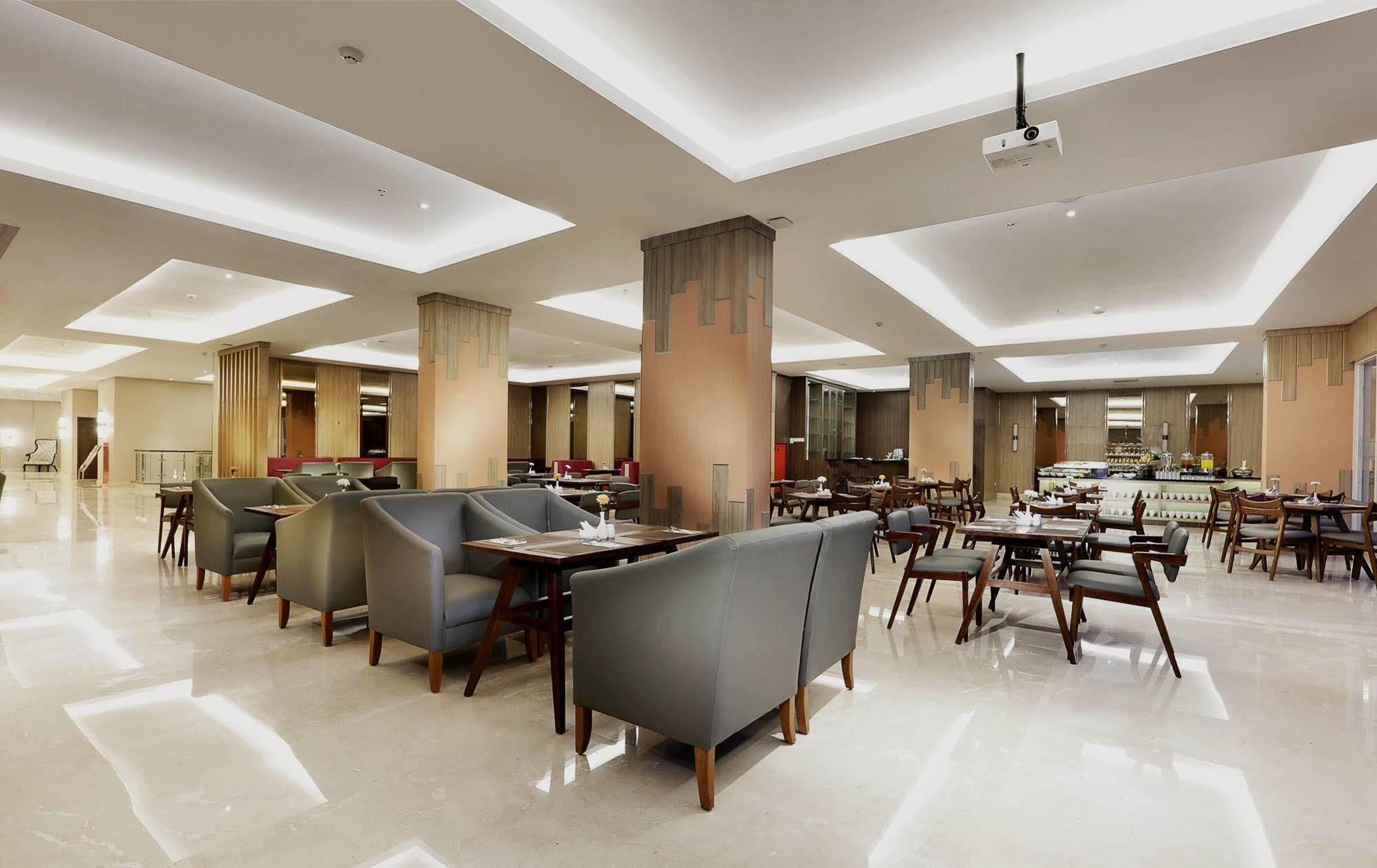 Harper Perintis By Aston Otel Makassar Dış mekan fotoğraf