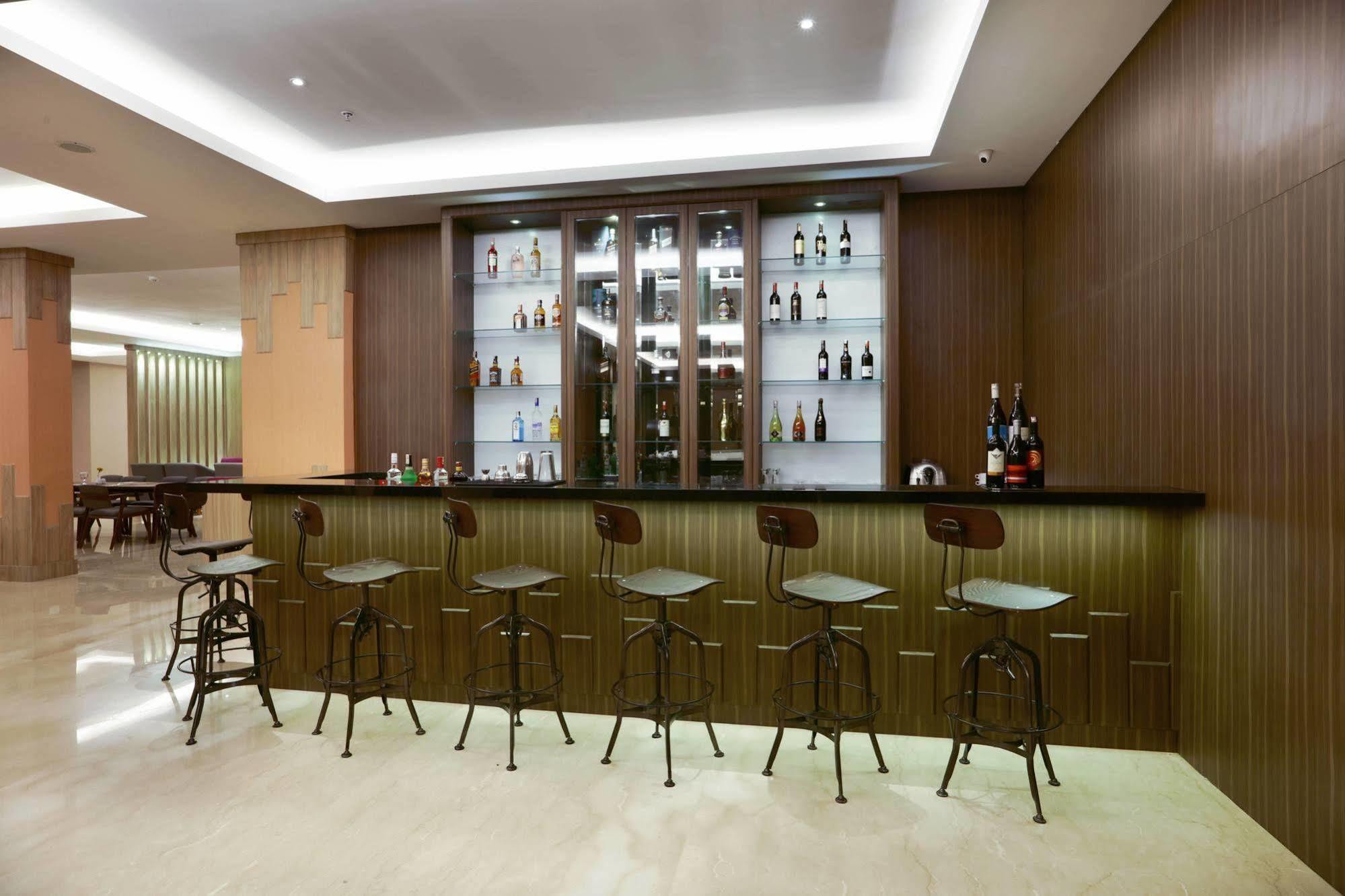 Harper Perintis By Aston Otel Makassar Dış mekan fotoğraf