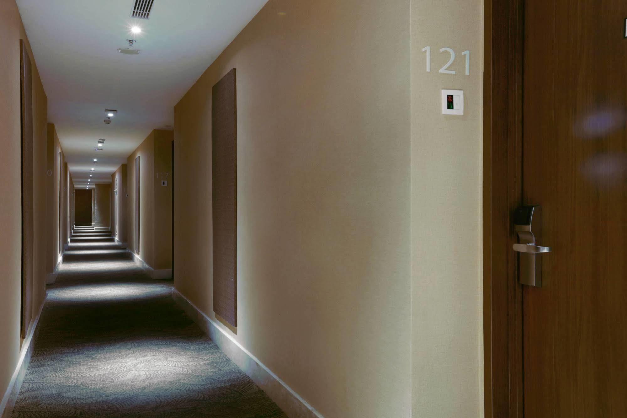 Harper Perintis By Aston Otel Makassar Dış mekan fotoğraf
